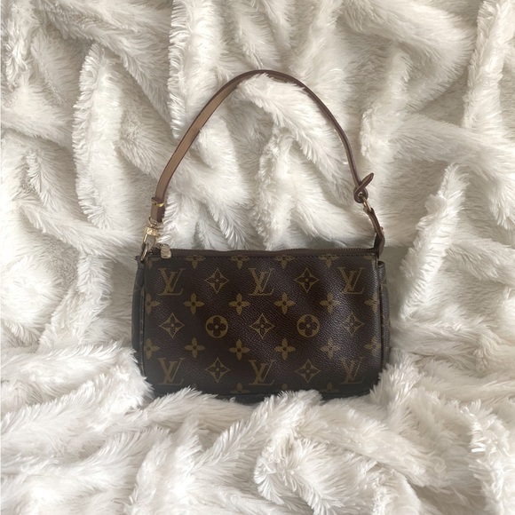 Louis Vuitton Handbags - Louis Vuitton Vintage Monogram Canvas Pochette Accessoires